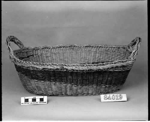 Oval carrying basket from the collection of G. Nicholson. Wickerwork.