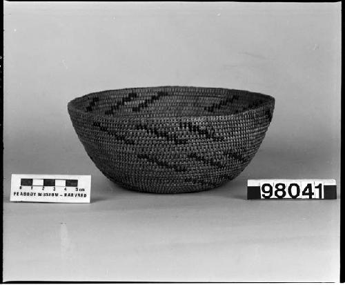 Mush or cooking bowl. Coiled, three-rod foundation.\