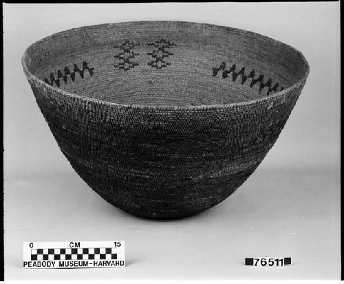 Mush or cooking bowl from the collection of G. Nicholson and C. Hartman. Coiled.