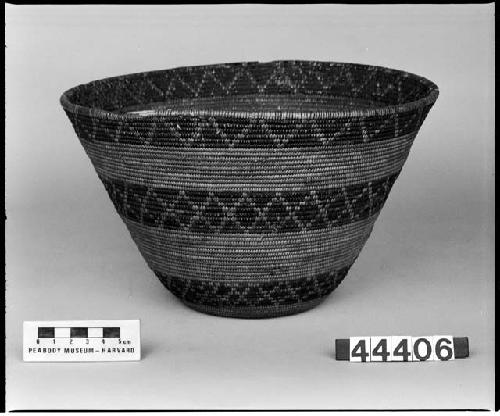 Mush or cooking bowl from the collection of W.D. Phelps, 1841-57. Coiled.