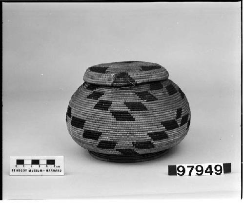 Lidded trinket basket, unknown collection. Coiled.