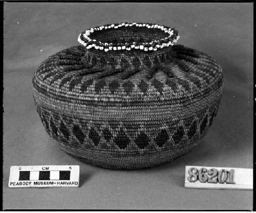 Bottleneck basket from a collection through G. Nicholson. Coiled, bundle foundation.