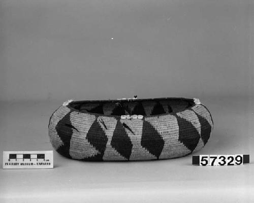 Oval coiled basket