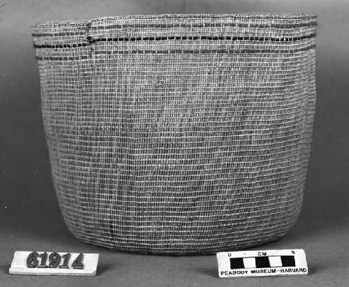 Cylindrical basket, unknown collection - plain, open twined