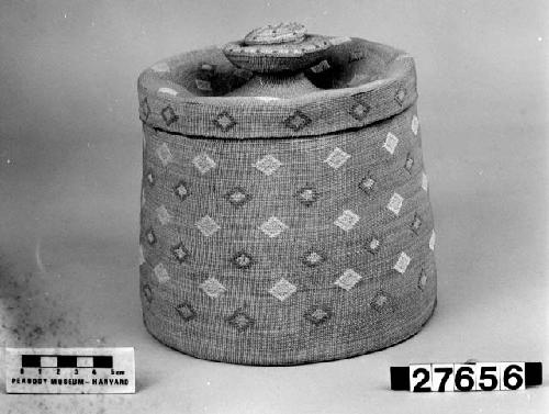 Lidded basket from the collection of Mrs. L.A. Frothingtham, ca. 1908