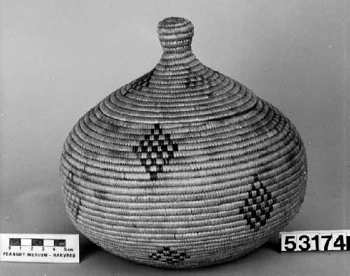 Jar-shaped basket from the collection of W.N. Snouffer, 1940