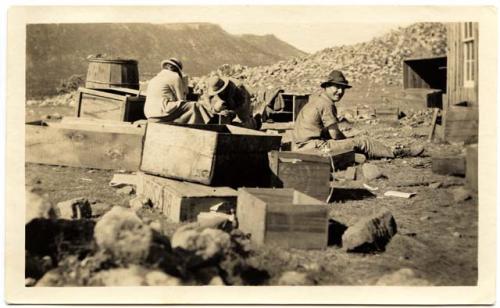 Packing in field, Rachel and Sam Lothrop, A.V.Kidder