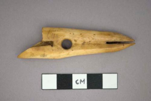 Harpoon head of ivory