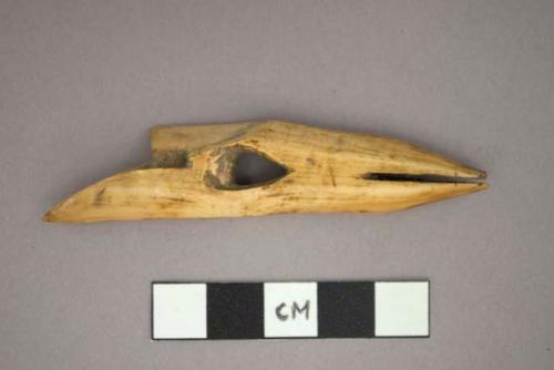 Harpoon head of ivory