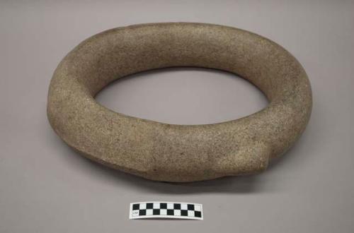 Stone collar (massive type)