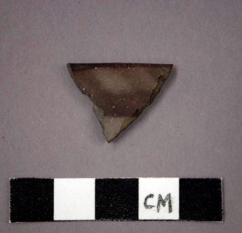 Rim potsherd - gray painted, brown on gray (A5c)