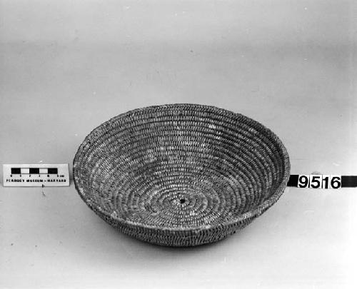 Shallow basket bowl