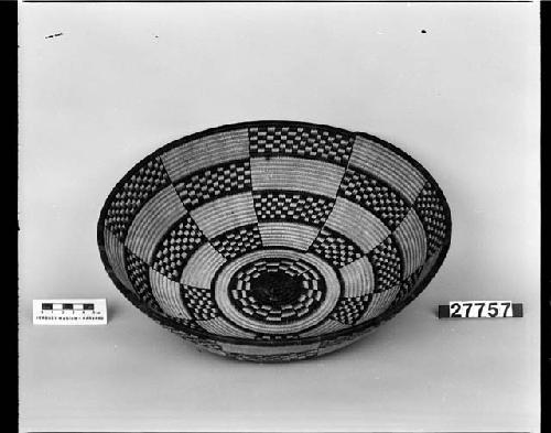 Basket bowl or tray. From the collection of Mrs. R. Mayosmith, ca. 1910