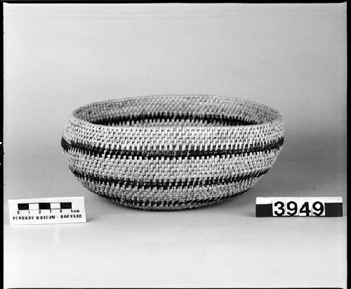 Small bowl from the collection of W.Z. Park. Coiled, one-rod foundation, interlocking stitches.