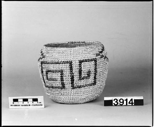 Small basket from the collection of W.Z. Park. Coiled, three-rod foundation, non-interlocking stitches.