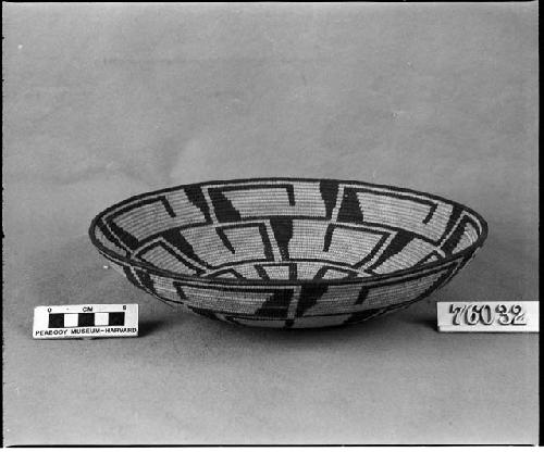 Shallow bowl from unknown collection. Coiled, three-rod foundation, spiral start knotted over.