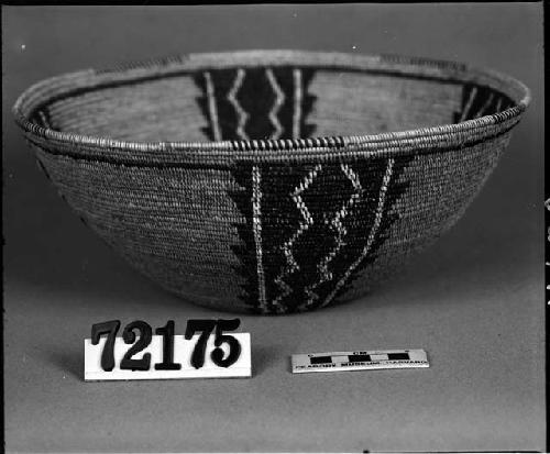 Food or mush bowl with quill decoration, from the collection of G. Nicholson. Coiled, non-interlocking stitches, spiral start.