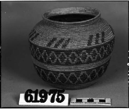 Bottleneck basket with quillwork, from unknown collection. Coiled, bundle foundation, non-interlocking stitches.