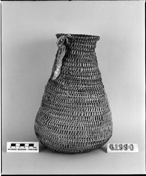 Bottle-shaped basket from unknown collection. Coiled, three-rod foundation, non-interlocking stitches.