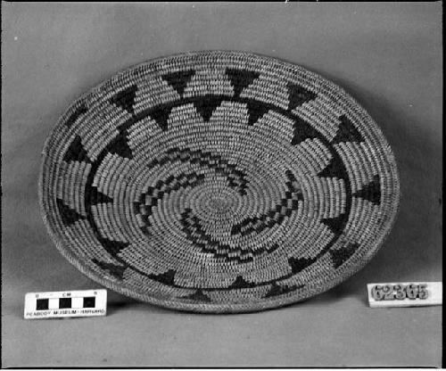 Shallow bowl or tray from unknown collection. Coiled, two-rod and welt foundation.