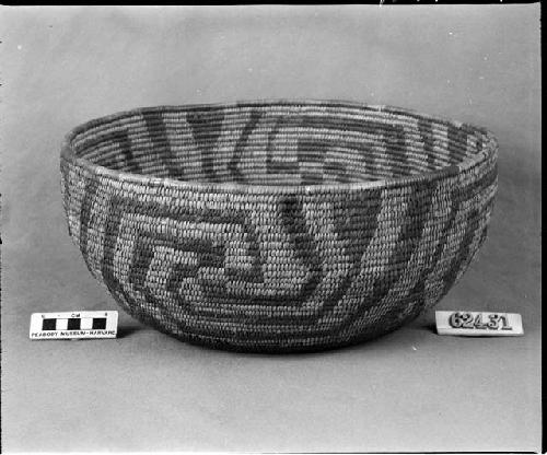 Basket bowl. Coiled, bundle foundation, non-interlocking stitches.