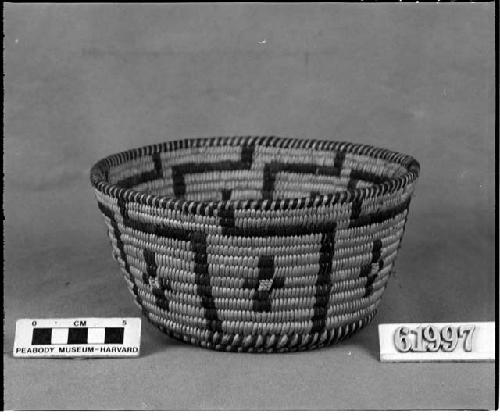 Basket bowl. Coiled, bundle foundation, non-interlocking stitches.