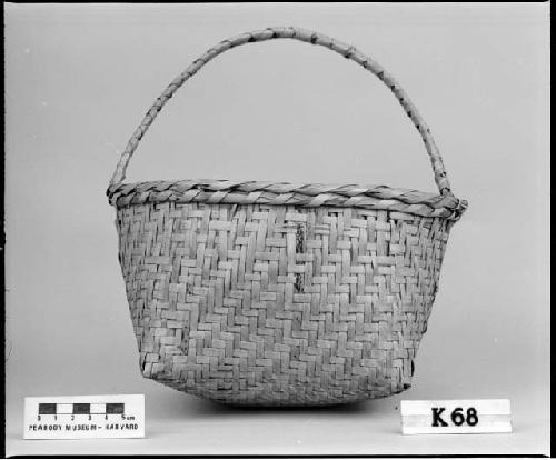 Carrying basket. From the collection of T. Barbour. Twill plaited.