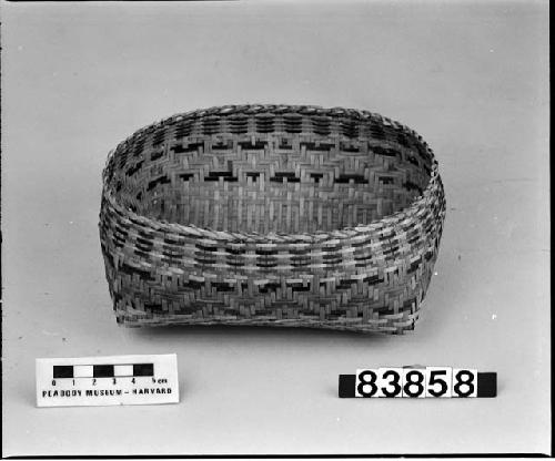 Utilitarian basket. From the collection of McM. Woodworth, ca. 1896-1900. Double twill plaited.