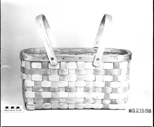 Market basket made by Mary and Donald Sanipass. From the collection of C. Walsh. Plain plaited.