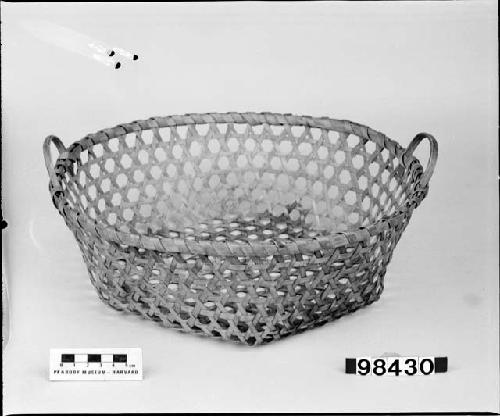 Flared basket. From unknown collection. Hexagonal plaited.