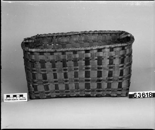 Rectangular basket made by Phoebe Pocknett. From the collection of L.C. Jones. Plain plaited.