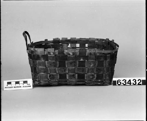 Work basket made by Molly Hatchett before 1829. From unknown collection. Plain plaited.