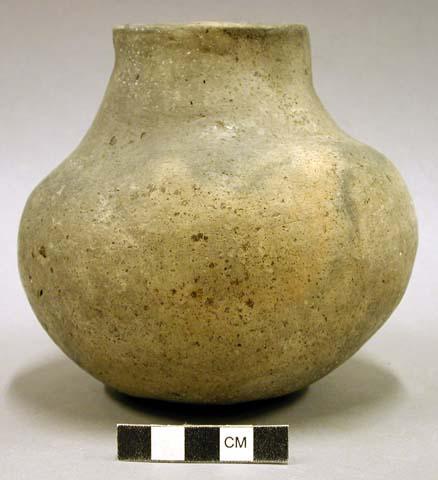 Ceramic complete vessel, plain, short neck