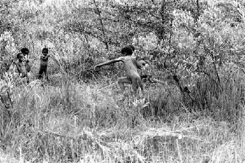 Samuel Putnam negatives, New Guinea, children playing;  sikoko wasin