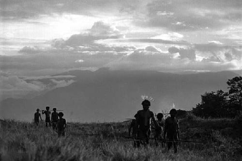 Men coming home along the Warabara