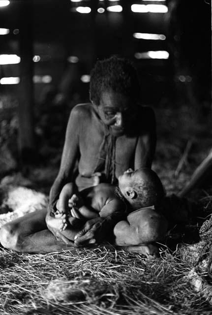 Samuel Putnam negatives, New Guinea; Aneake and the baby; her head is in motion