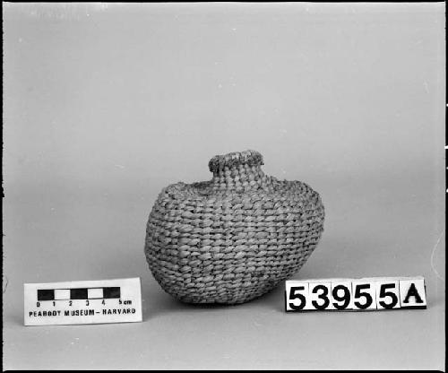 Salt or tobacco bottle (99-4-10/53955A)