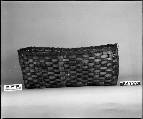 Rectangular basket. From the collection of M.R. Harrington. Plain, plaited walls, twill plaited base.