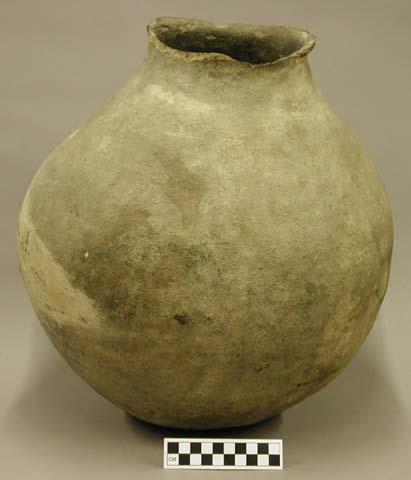 Plain pottery jar - large