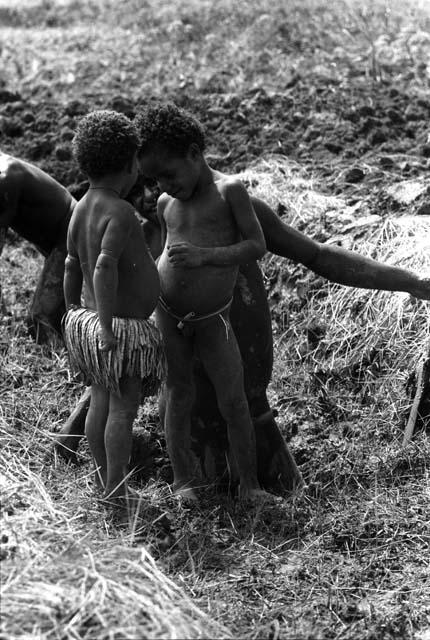 Samuel Putnam negatives, New Guinea; 2 children near men working in a garden ditch