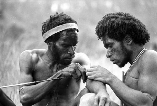 Samuel Putnam negatives, New Guinea; Mu working on Aloro's tekan