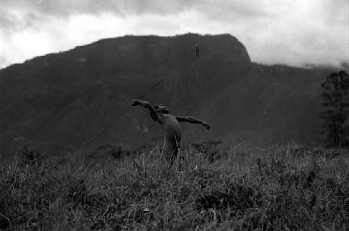 Samuel Putnam negatives, New Guinea; boys playing sikoko wasin; hoop rolling past; spears