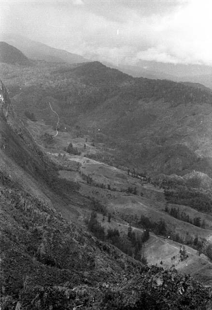 Samuel Putnam negatives, New Guinea; a view of the valley to the south and east of the Baliem; Solimo