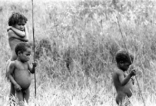 Samuel Putnam negatives, New Guinea; Namelike and 2 little boys just outside of the sili in Wuperainma