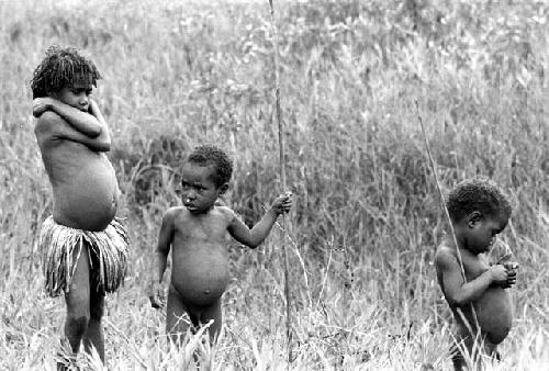 Samuel Putnam negatives, New Guinea; Namelike and 2 little boys just outside of the sili in Wuperainma