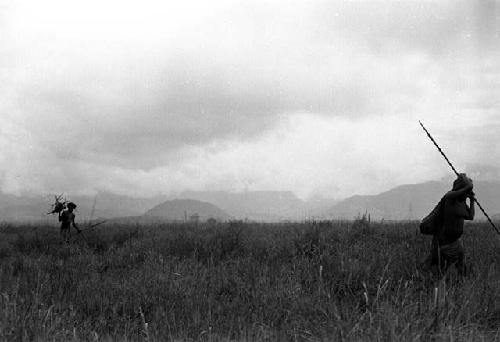 Samuel Putnam negatives, New Guinea; women and children under an olea (garden)