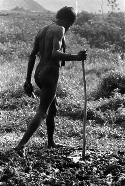 Samuel Putnam negatives, New Guinea; Wali walking outside of Wuperainma I