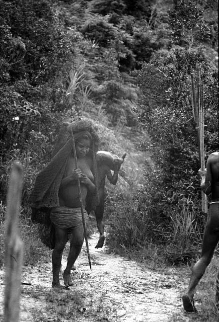 Samuel Putnam negatives, New Guinea; women walking up toward Lokoparek