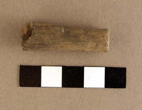 Ceramic pipe stem fragment