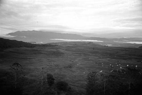 Samuel Putnam negatives, New Guinea; a view on Tukumba; extreme wide angle out towards the Supula